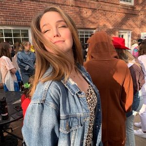 Meet your Posher, Alyssa